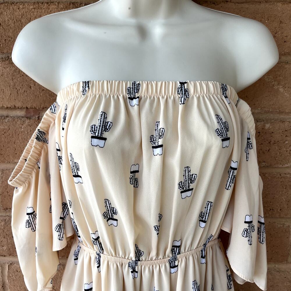 DeJa Vu Boutique Strapless Mini Dress Ruffle Hem Flutter Sleeve S Cactus Print